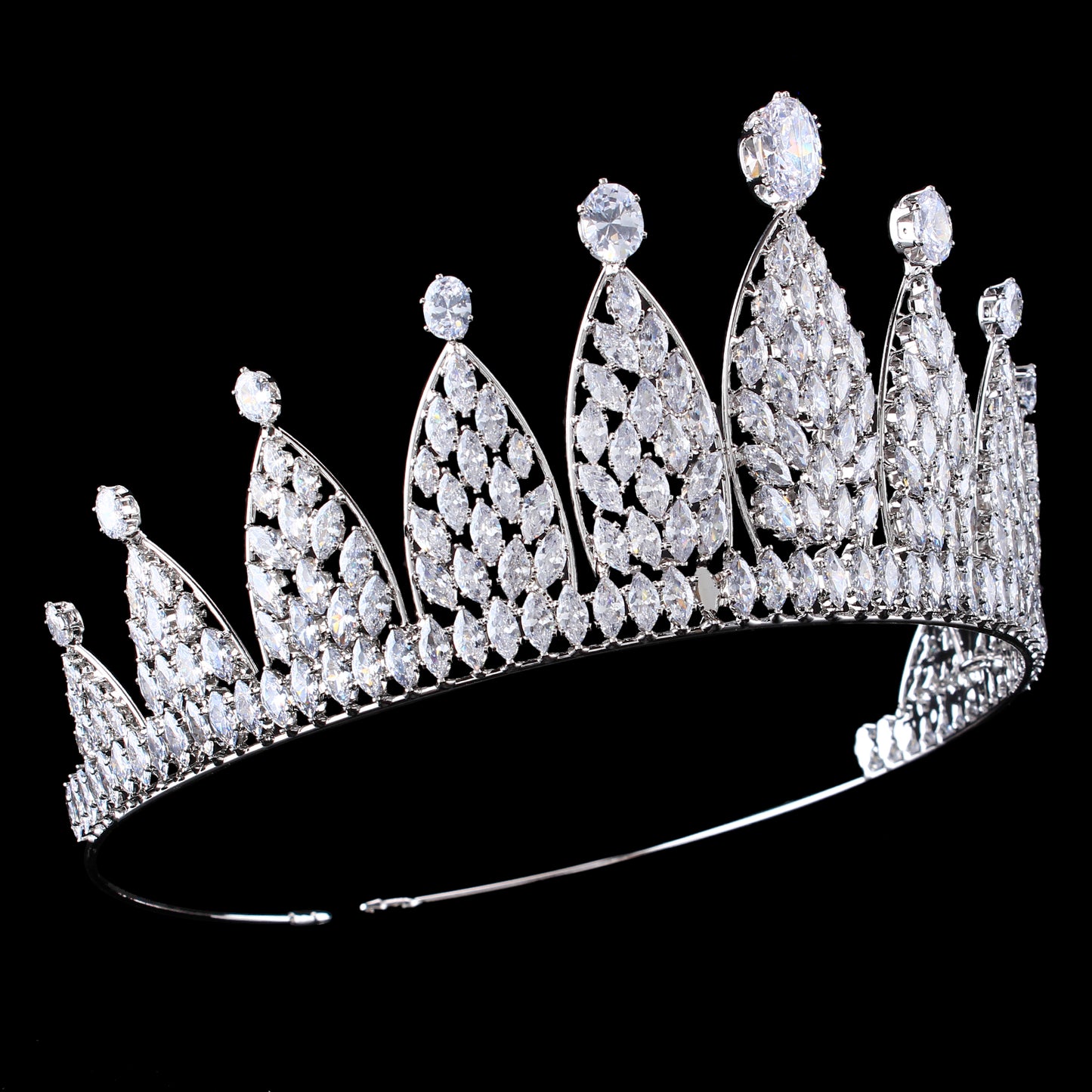 A 2.7inch tall silver Zircon Crown Elegant Zircon wedding Crown tiara, ideal for Christmas and Valentine's Day gifts, perfect for everyday, wedding, birthday party and anniversary wear Zircon tiara