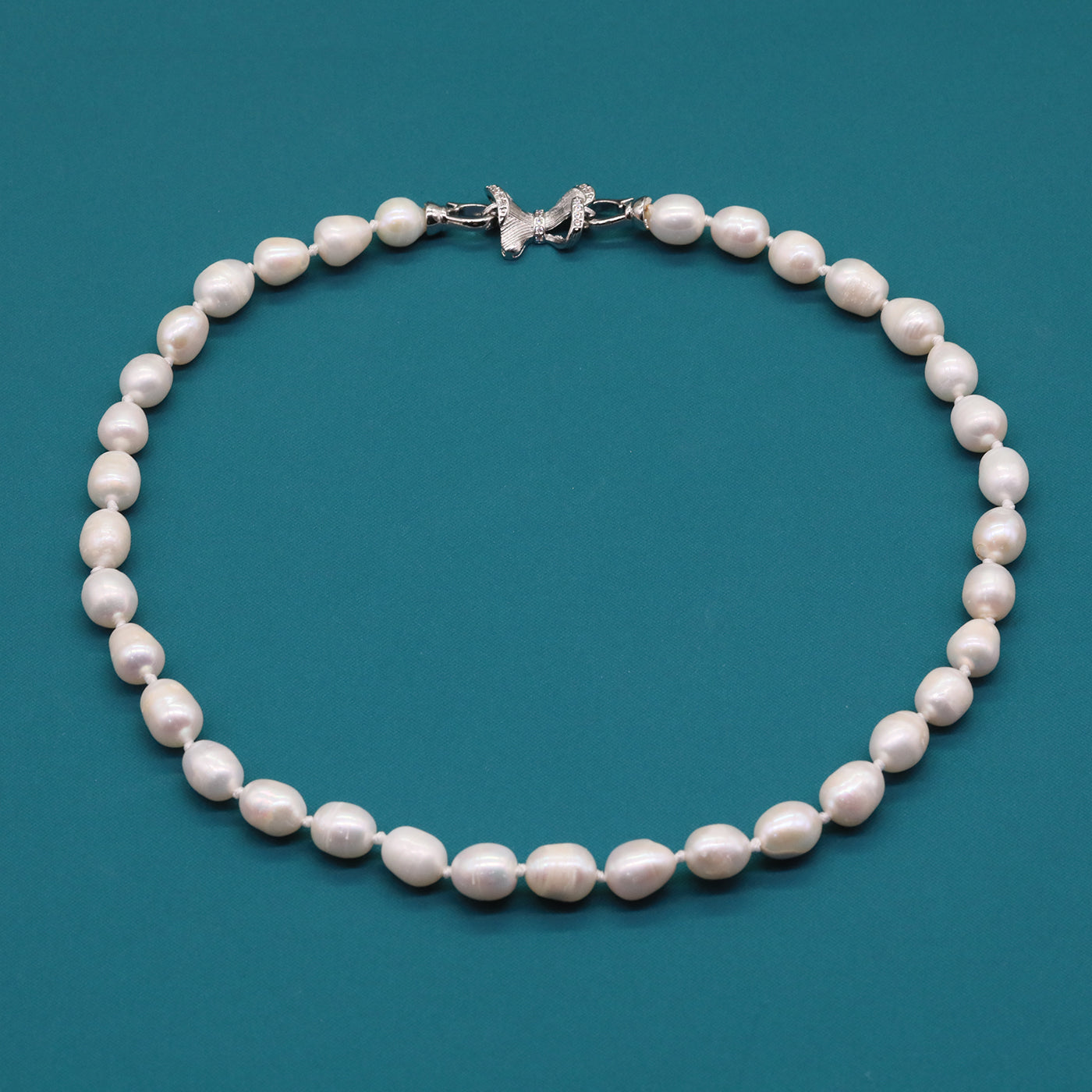 An Elegant Freshwater Pearl Necklace with Lovely Bow Detail, Fashion Themed Pearl Chain for Women, Sweet And Elegant Style Accessories【NK-XL2501White-06】