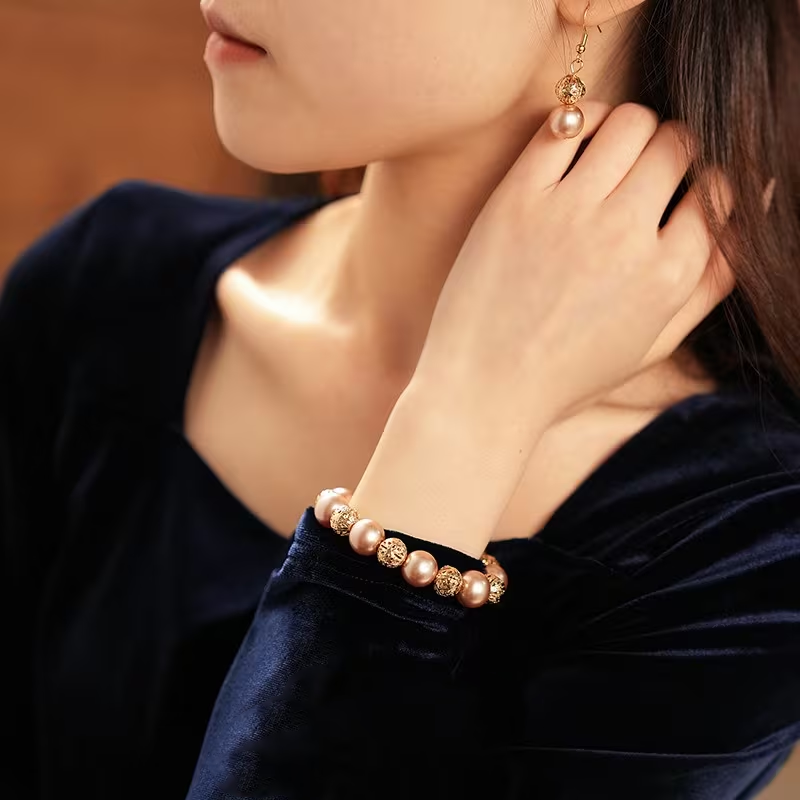 Women'S Elegant Hollow Pearl Beaded Necklace ，bracelet  and  Earrings Set