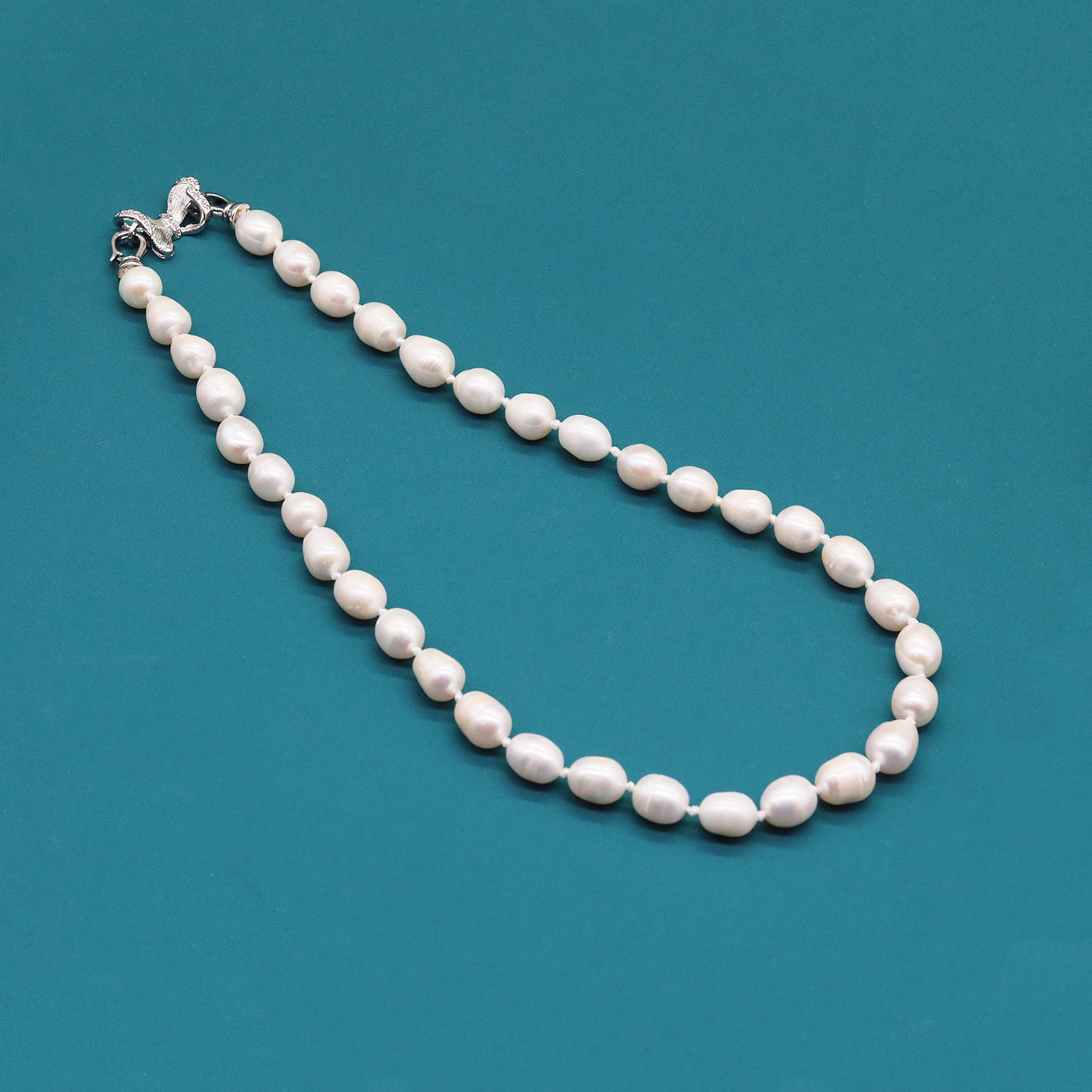 An Elegant Freshwater Pearl Necklace with Lovely Bow Detail, Fashion Themed Pearl Chain for Women, Sweet And Elegant Style Accessories【NK-XL2501White-06】