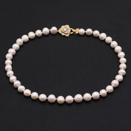 100% handcrafted 17.7-inch and 19.7-inch long white freshwater pearl necklaces with flower buckles, come with a gift box, suitable for daily use, parties and festivals