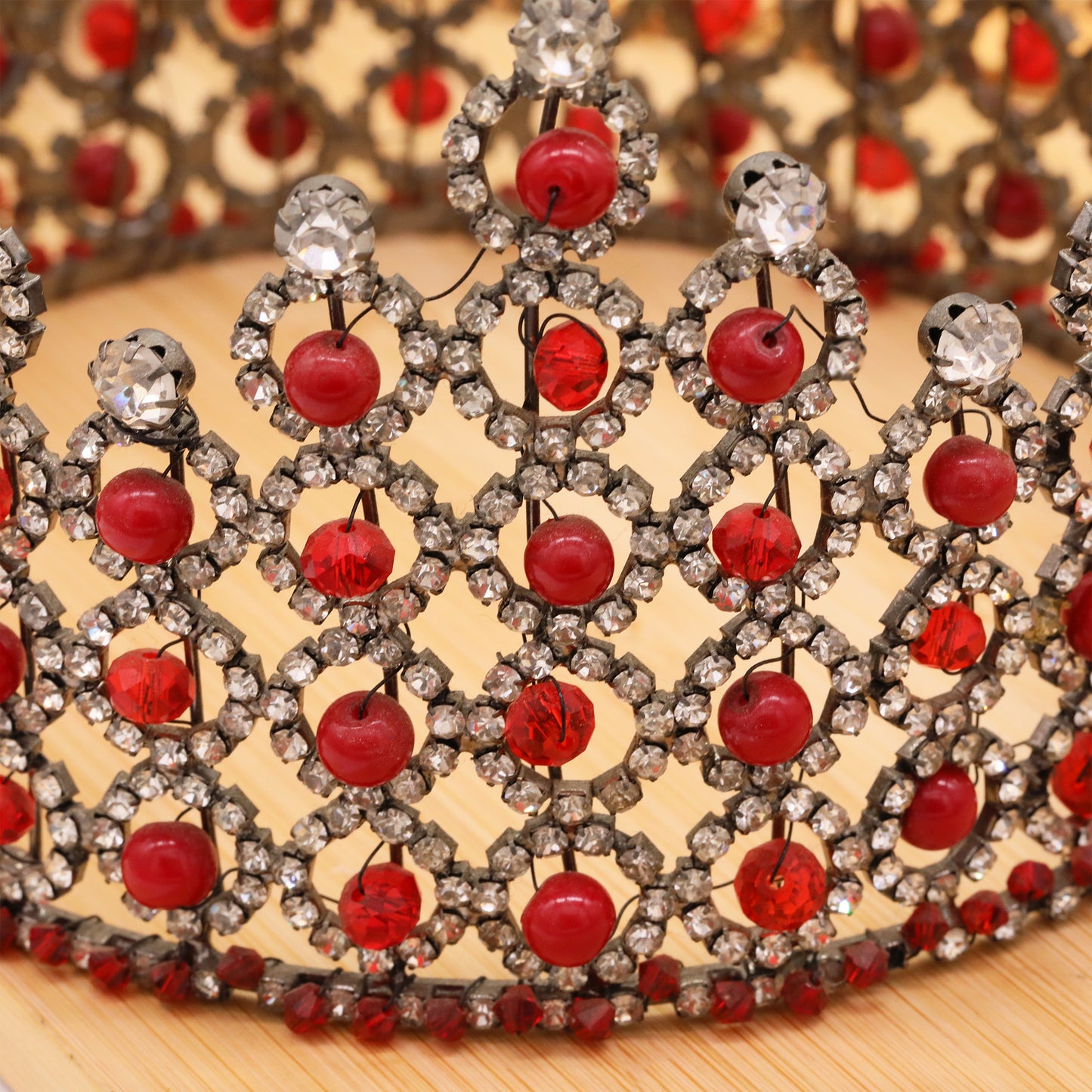 3.93inch Long Round Red Bead Crown Unique Princess Crown Queen Crown, suitable for everyday, festival and party