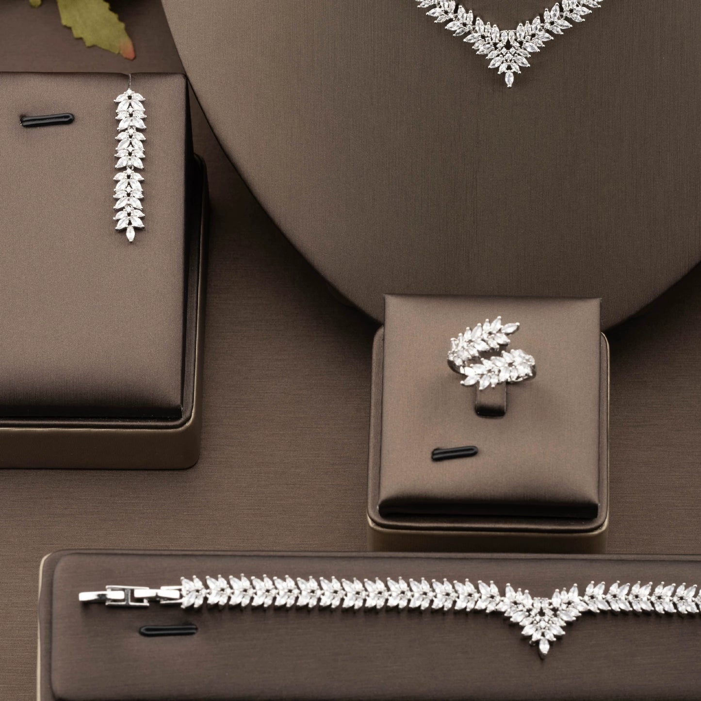 1 set of luxurious and elegant inlaid cubic zirconia v-neck wheat ear design jewelry set suitable for women’s wedding wear