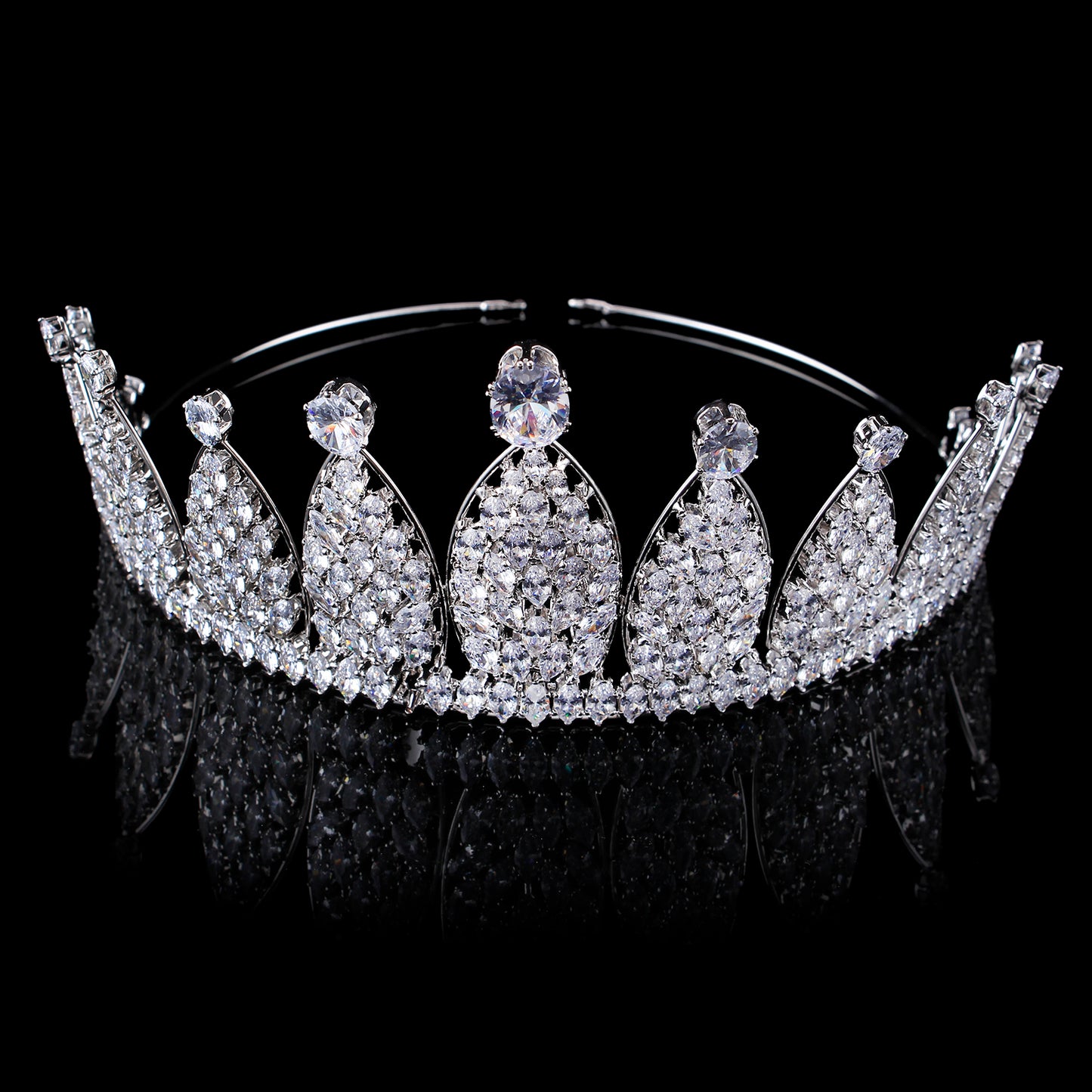 A 2.7inch tall silver Zircon Crown Elegant Zircon wedding Crown tiara, ideal for Christmas and Valentine's Day gifts, perfect for everyday, wedding, birthday party and anniversary wear Zircon tiara