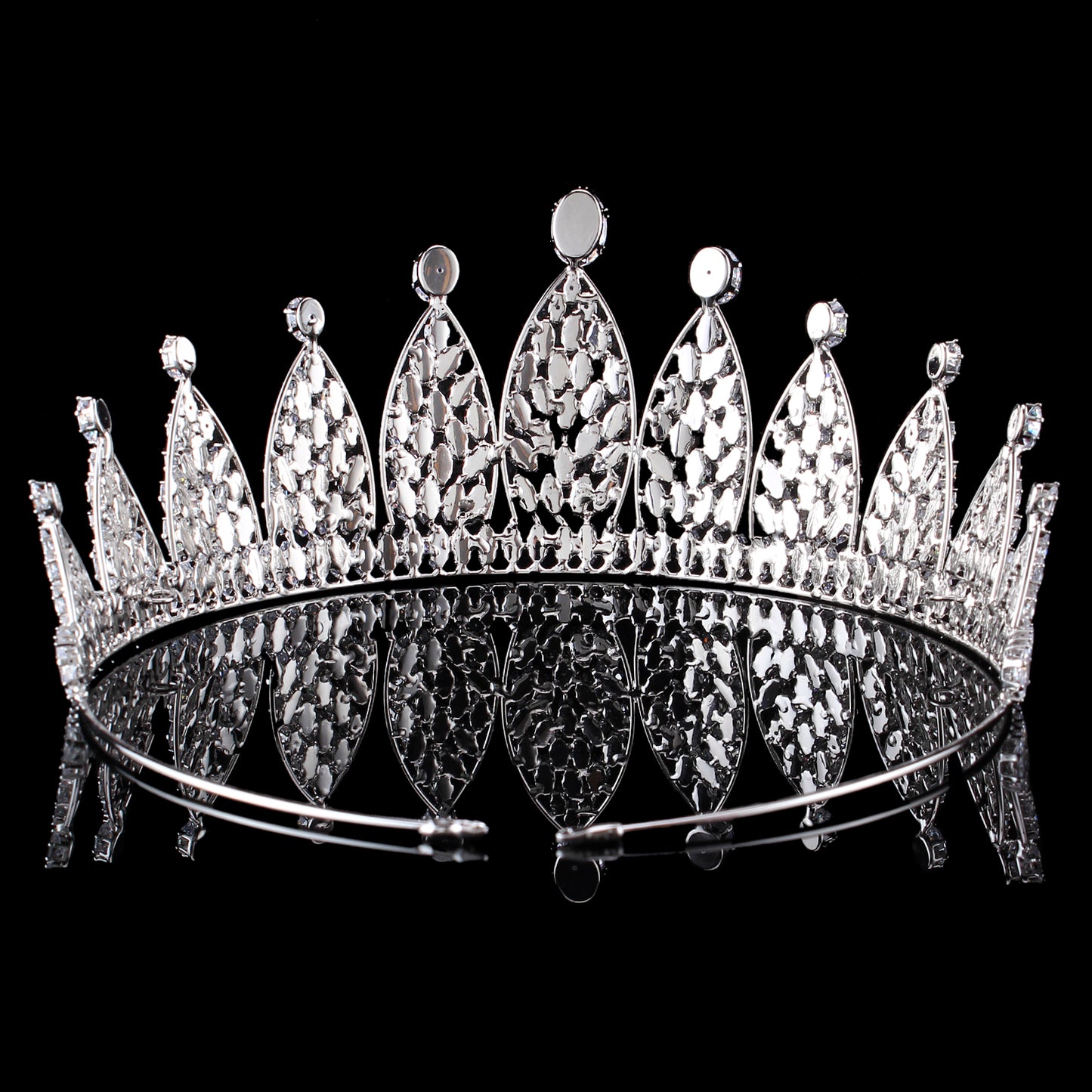 A 2.7inch tall silver Zircon Crown Elegant Zircon wedding Crown tiara, ideal for Christmas and Valentine's Day gifts, perfect for everyday, wedding, birthday party and anniversary wear Zircon tiara